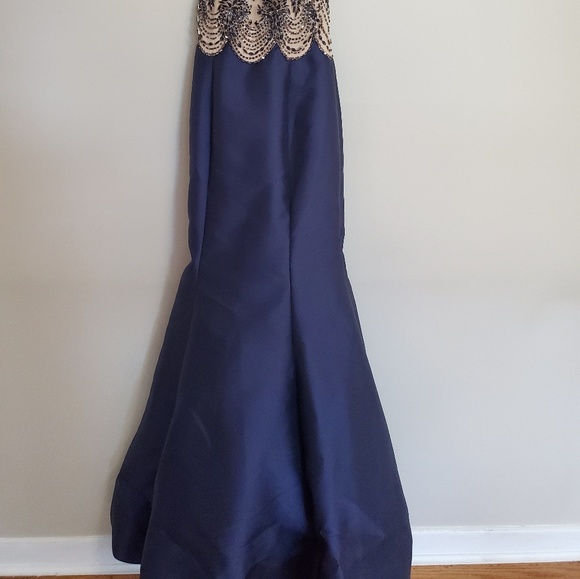 MORILEE long evening gown. - Picture 2 of 8